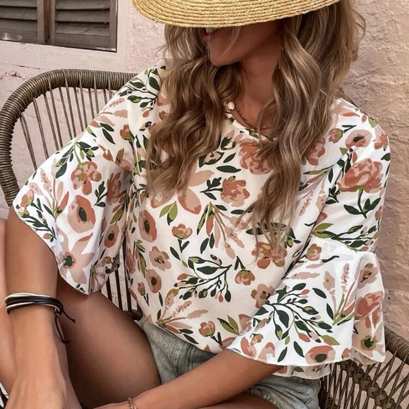 Chic Nation Tops - Nwt top with floral print